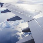 চলন্ত বিমান থেকে লাফিয়ে পড়লেন যাত্রী