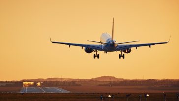 দুই ইসরাইলি যাত্রীর কারণে মাঝ পথ থেকে ফিরে এলো বিমান
