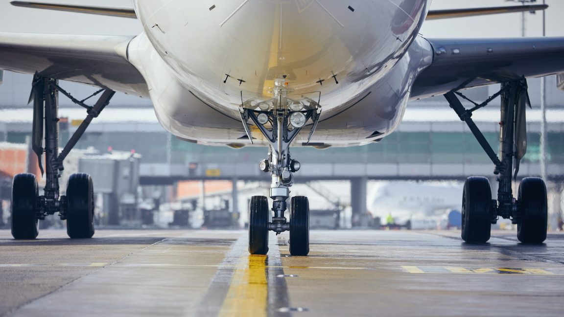 বিমানের চাকার মধ্যে লুকিয়ে আফ্রিকা থেকে নেদারল্যান্ডস