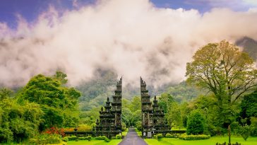 বালিতে শুরু হলো পর্যটকবাহী আন্তর্জাতিক ফ্লাইট