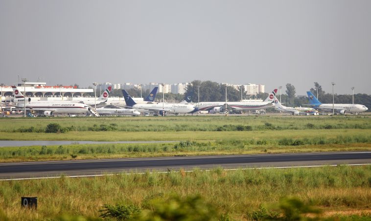 বিমান ওঠানামার ব্যবস্থা