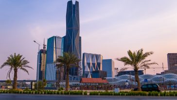 ভিসা অন অ্যারাইভাল পুনরায় চালু করেছে সৌদি আরব