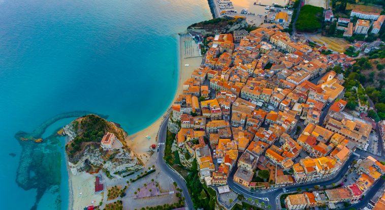 ইতালি মার্চের মধ্যে প্রত্যাহার শুরু করবে কোভিড বিধিনিষেধ