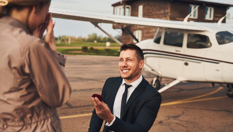 ঢাকা থেকে সিলেটগামী বিমানে মাঝ আকাশে বিয়ে!