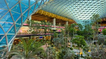 হামাদ আন্তর্জাতিক বিমানবন্দর সিঙ্গাপুরের চাঙ্গিকে পার করেছে