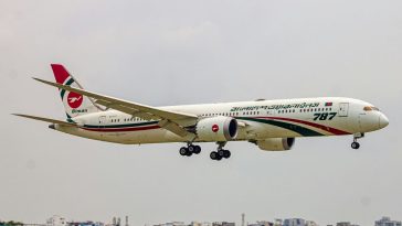 বিমান বাংলাদেশের ফ্লাইট ঢাকা বিমানবন্দরে জরুরি অবতরণ করেছে